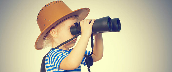 Child in hat looking through binoculars )